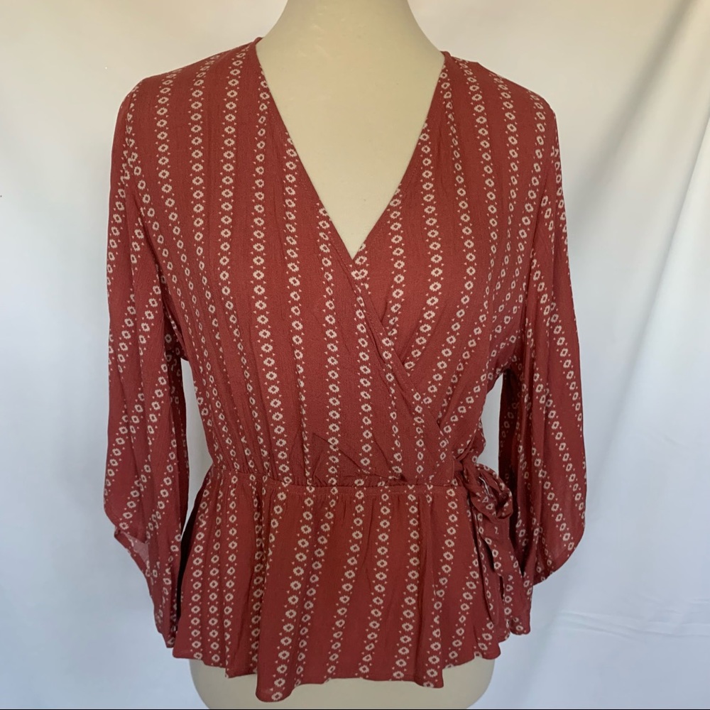 Wrap front Top in Burnt orange sz L